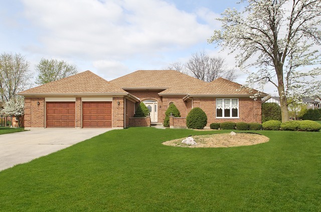 Property Photo:  304 Waterford Drive  IL 60070 