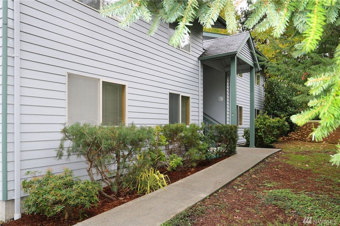 Property Photo: 17522 96th Place SW 1C WA 98070