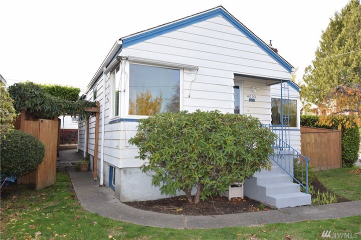 Property Photo: 4003 35th Ave SW WA 98126