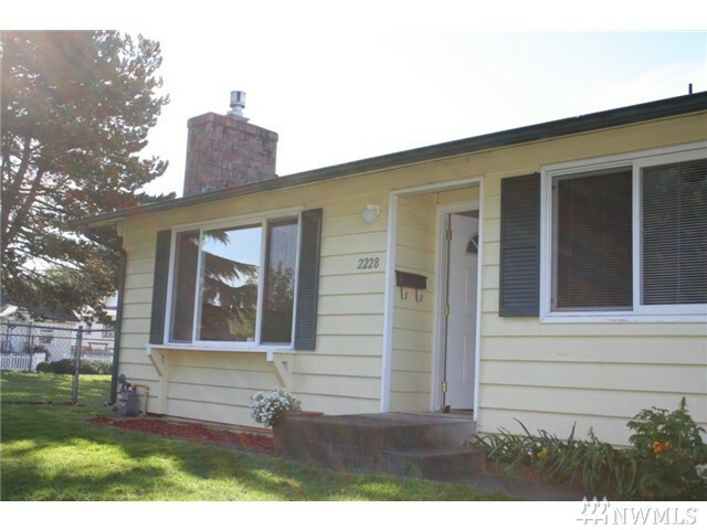 Property Photo:  2228 20th St  WA 98201 