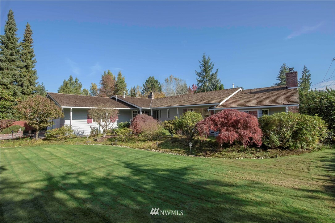 Property Photo:  802 80th Ave NE  WA 98039 