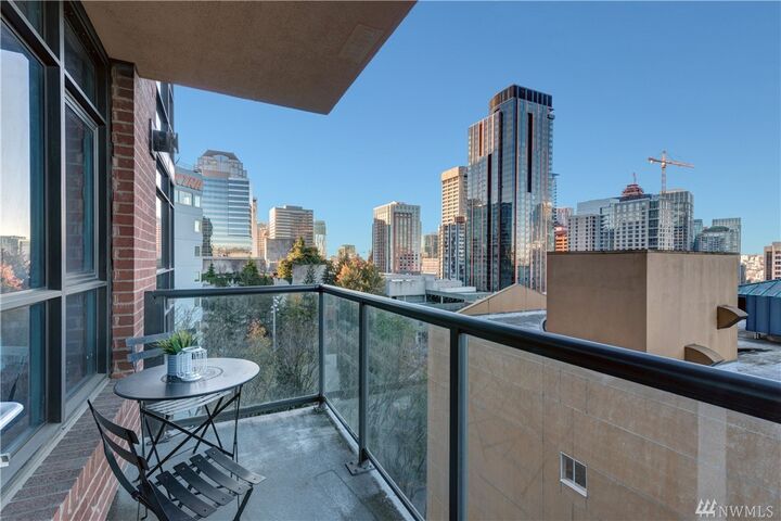 Property Photo:  1420 Terry Ave 802  WA 98101 