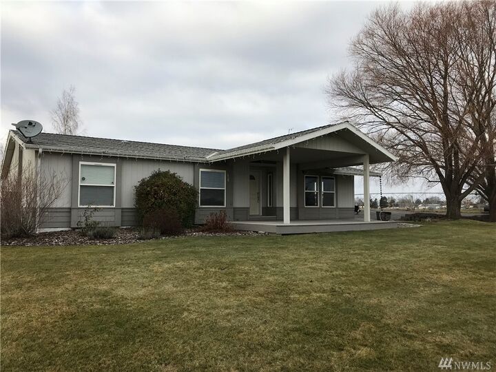 Property Photo:  737 S Wind Hill Ln  WA 99344 