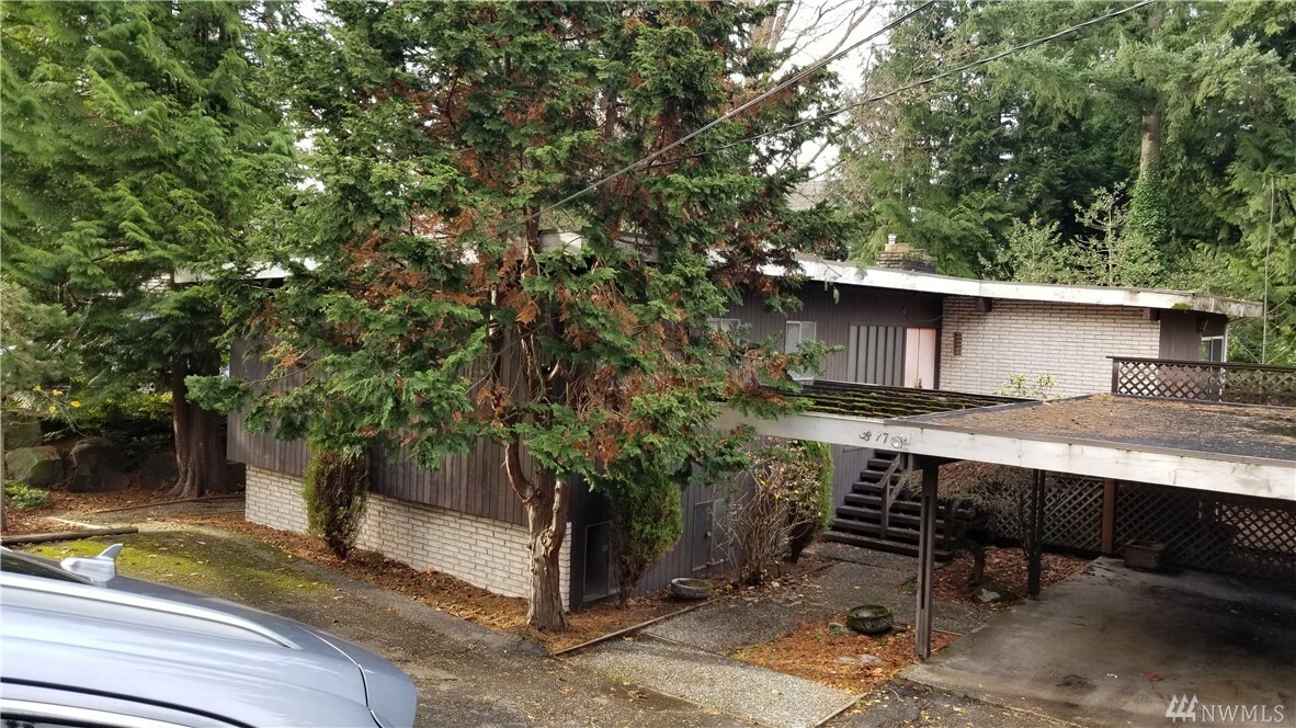 Property Photo:  5817 Lake Washington Blvd SE  WA 98006 