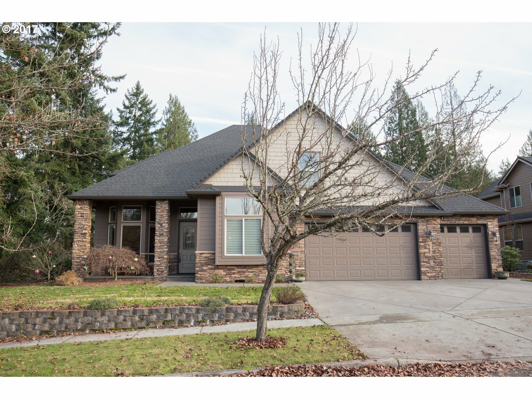 Property Photo:  1600 S 24th Pl  WA 98642 