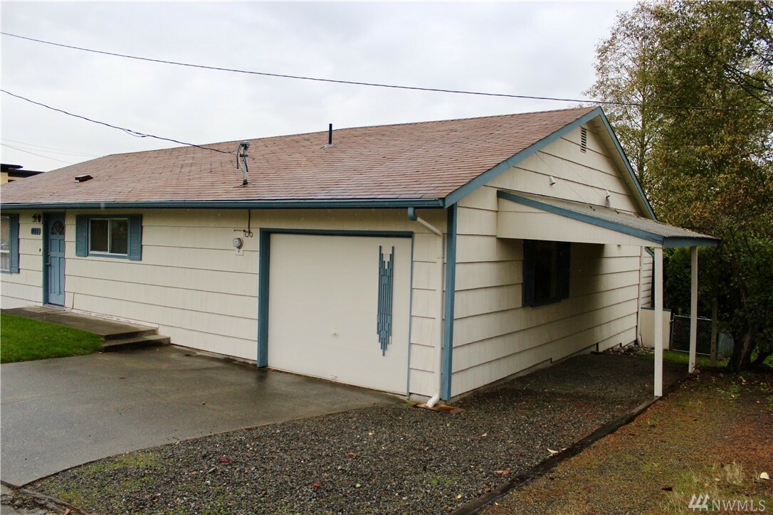 Property Photo:  801 Cedar St  WA 98020 