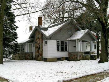 Property Photo:  905 W Labelle Ave  WI 53066 