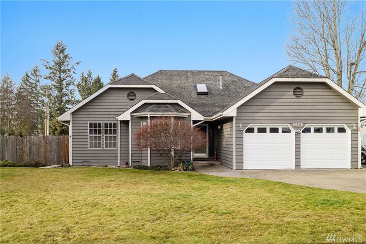 Property Photo: 336 Hawthorne Ave S WA 98047