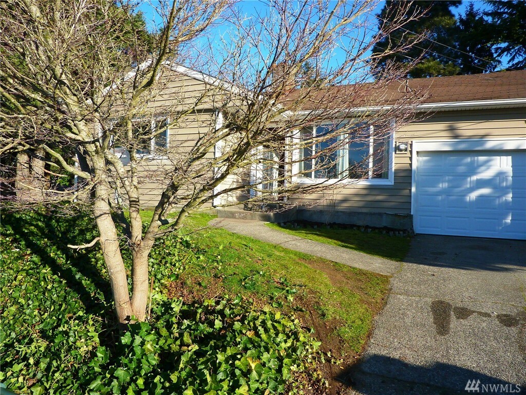 Property Photo:  11106 Luther Ave S  WA 98178 