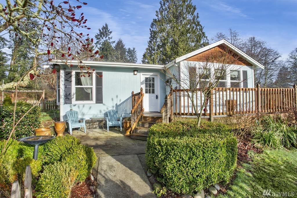Property Photo:  621 Cornwall Rd  WA 98349 