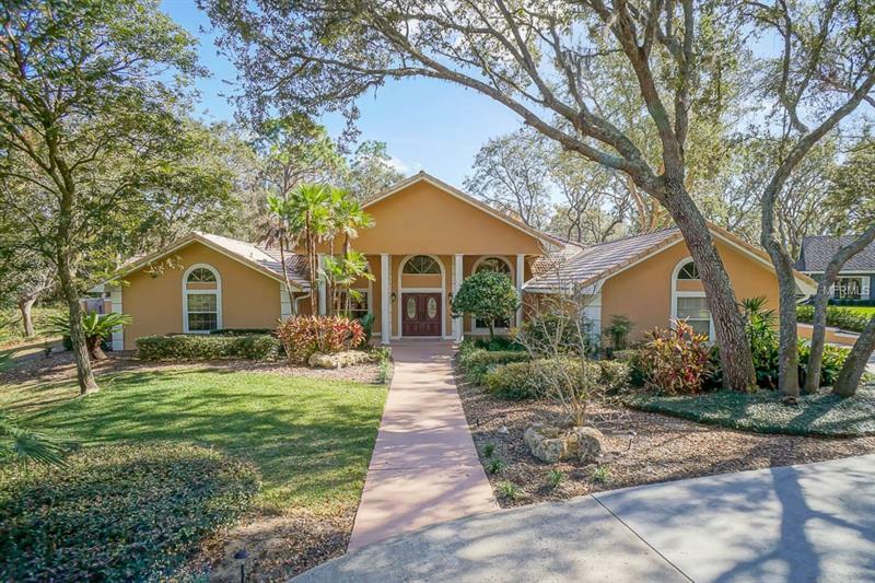 Property Photo: 811 Greenshire Court FL 32779