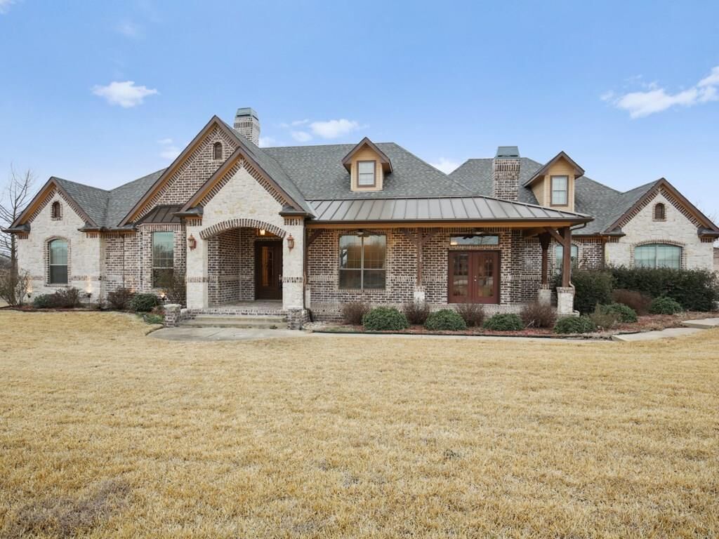 Property Photo: 404 Dove Landing TX 75189