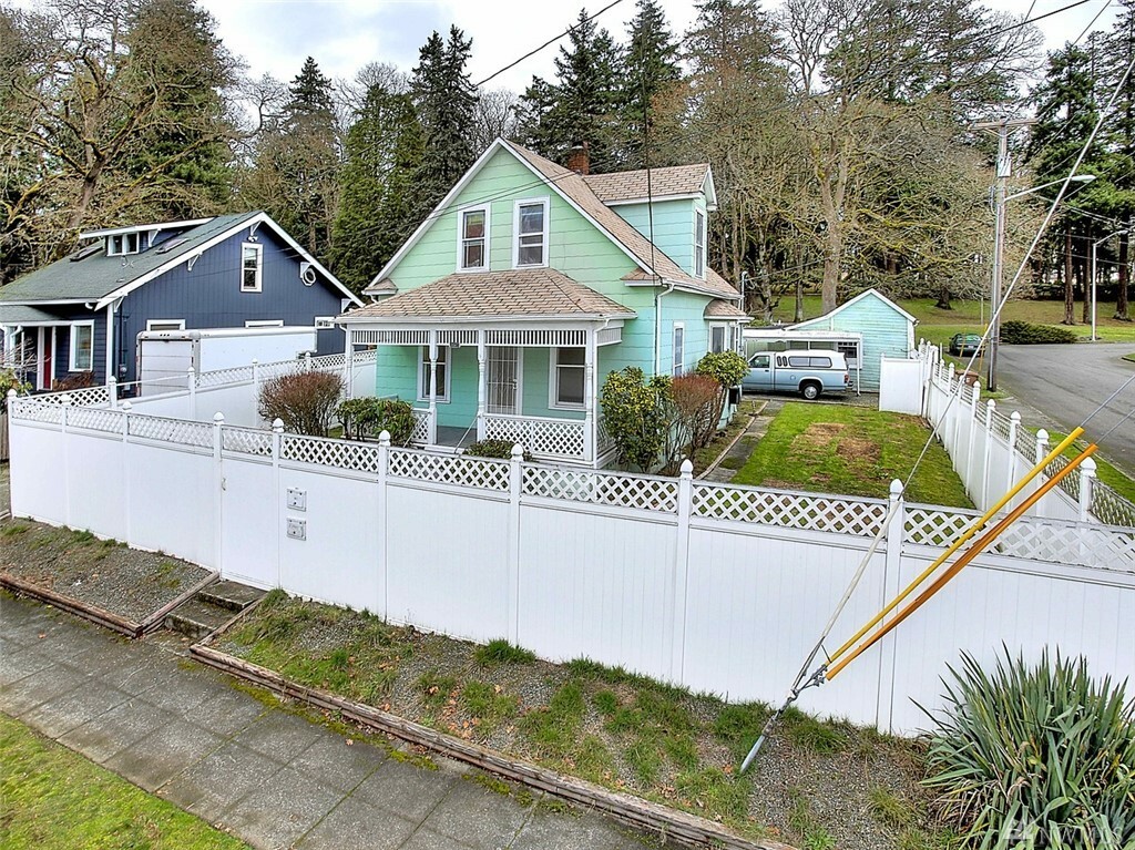 Property Photo:  5047 S Warner St  WA 98409 