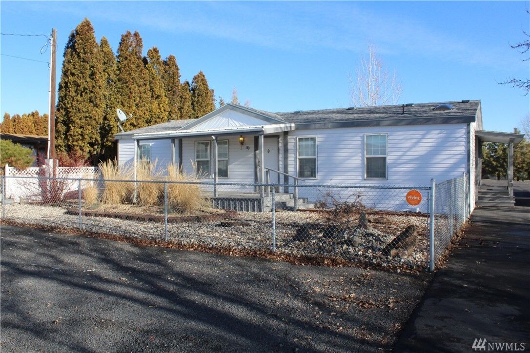 Property Photo:  30 N Gladiola St  WA 98851 