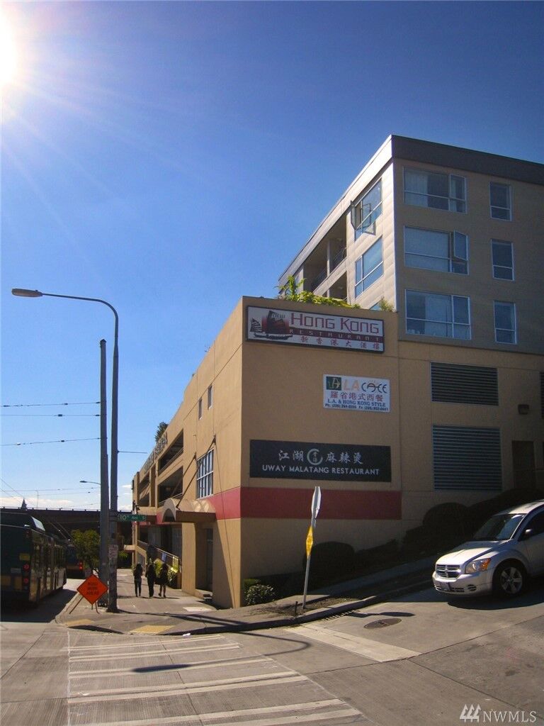 Property Photo:  321 10th Ave S 608  WA 98104 