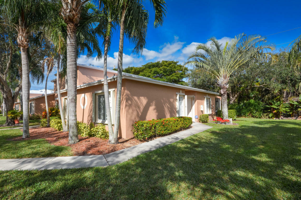 Property Photo:  9792 Kamena Circle  FL 33436 