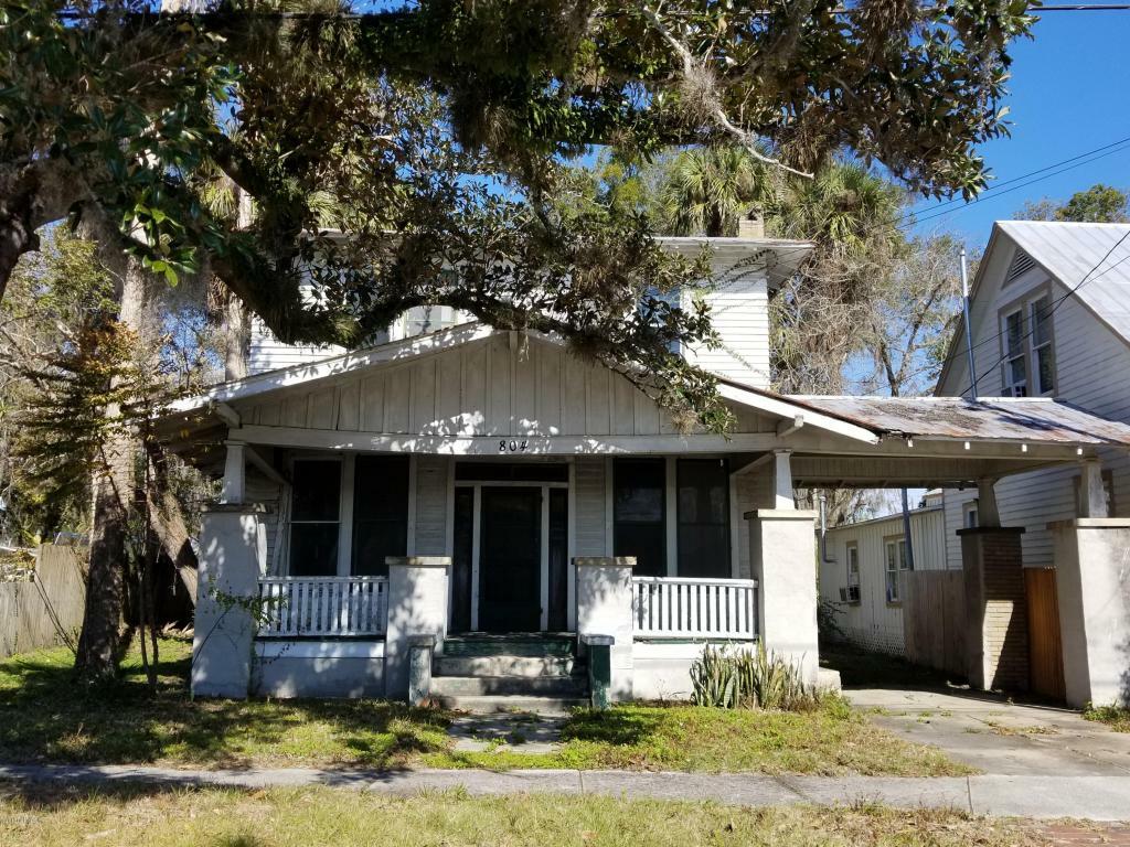 Property Photo:  804 Oak Street  FL 32177 