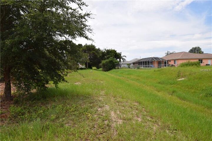 Property Photo: 37 Mariner Lane FL 33947