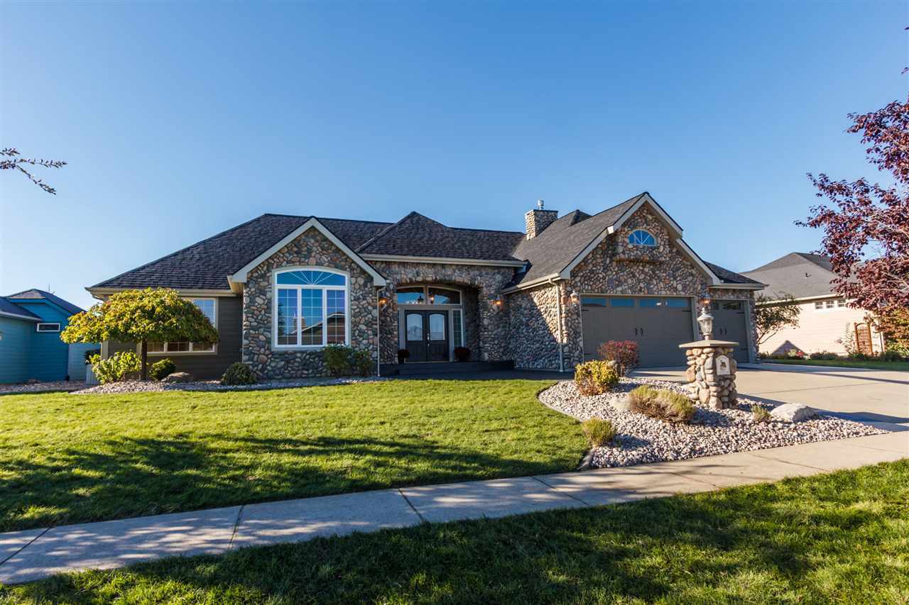 Property Photo: 807 N Country Club Dr WA 99006