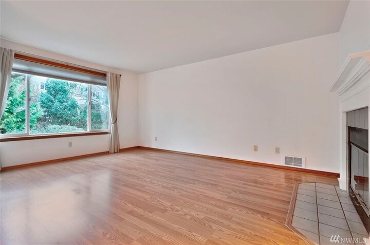 Property Photo: 432 3rd Ave S B105 WA 98020