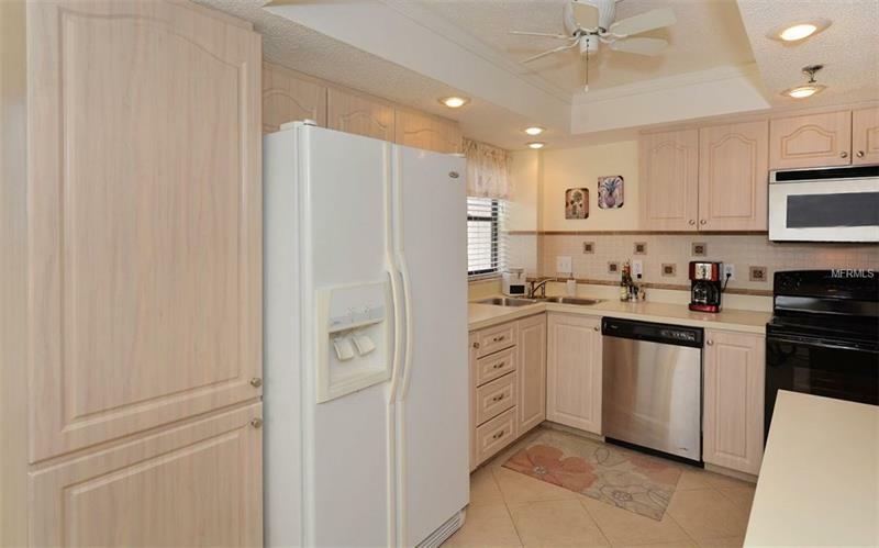 Property Photo:  1001 Benjamin Franklin Drive 301  FL 34236 