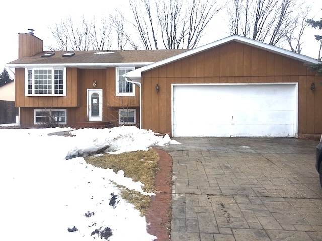 Property Photo: 2410 Great Oak Drive IL 60046