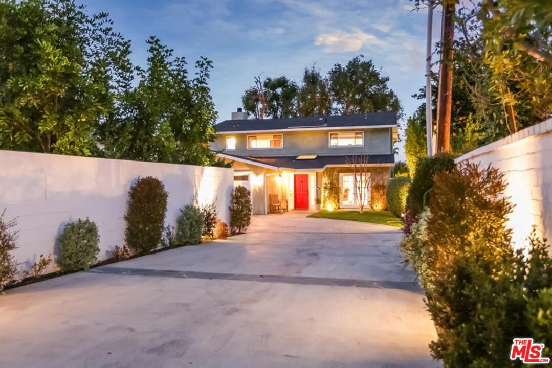 Property Photo:  15113 Sutton St  CA 91403 
