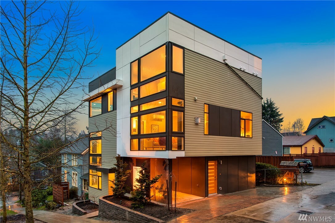 Property Photo: 2617 E John St WA 98112