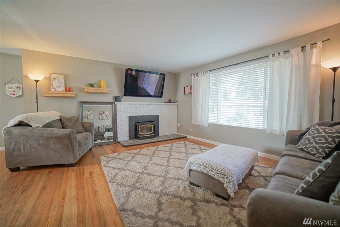 Property Photo: 645 S 195th St WA 98148