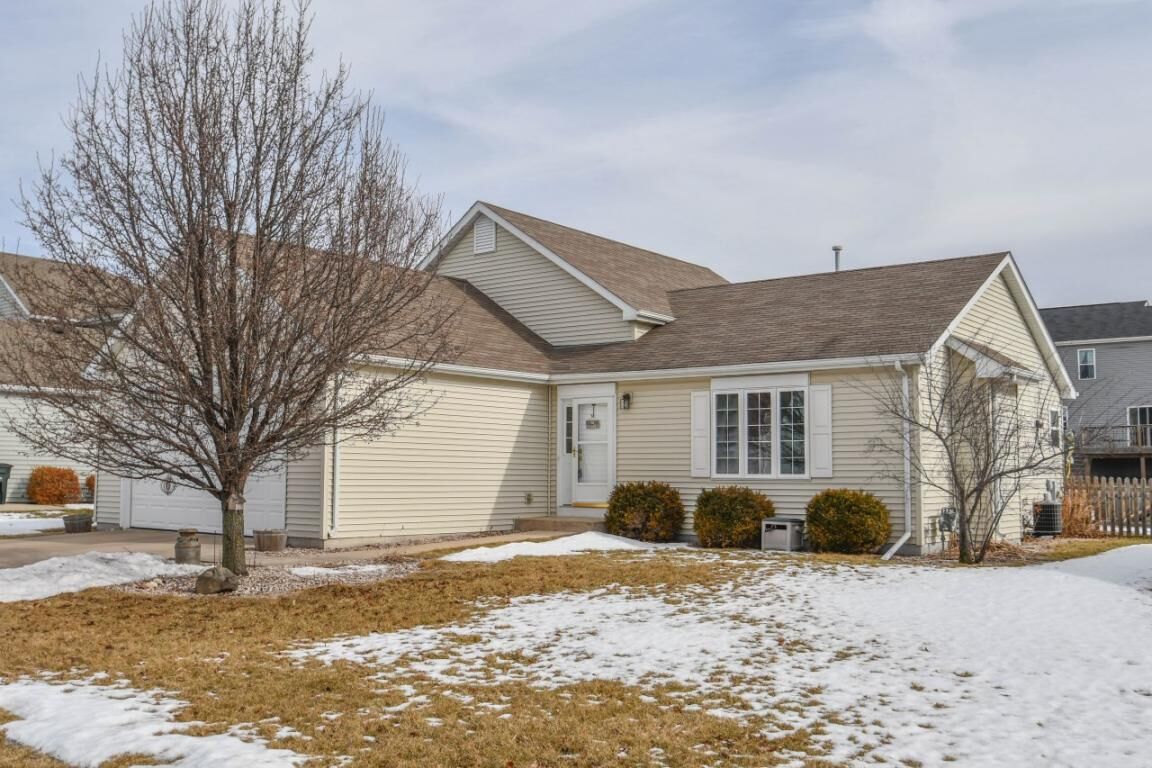 Property Photo:  352 Stonefield Dr  WI 53551 