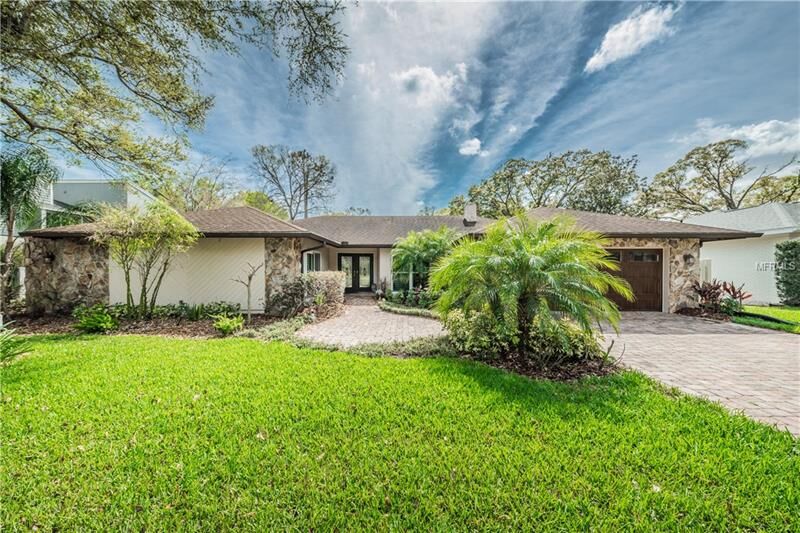 Property Photo:  10404 Oakbrook Drive  FL 33618 