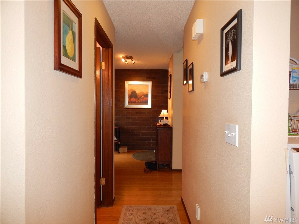 Property Photo: 10754 Glen Acres Dr S WA 98168