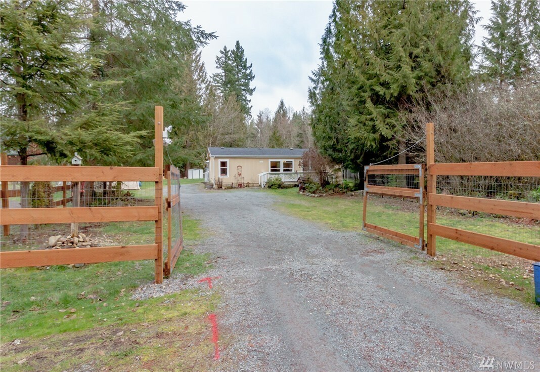 Property Photo:  26305 Johns Rd E  WA 98321 