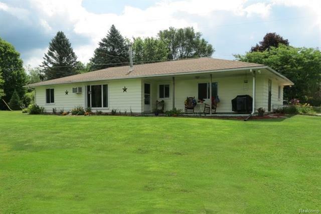 Property Photo:  929 Sheldon Drive  MI 48442 