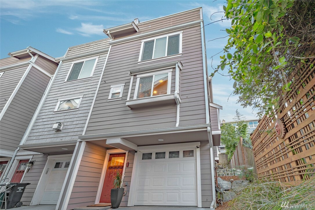 Property Photo: 3617 C Albion Place N WA 98103