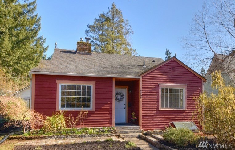 Property Photo: 2408 Washington St SE WA 98501