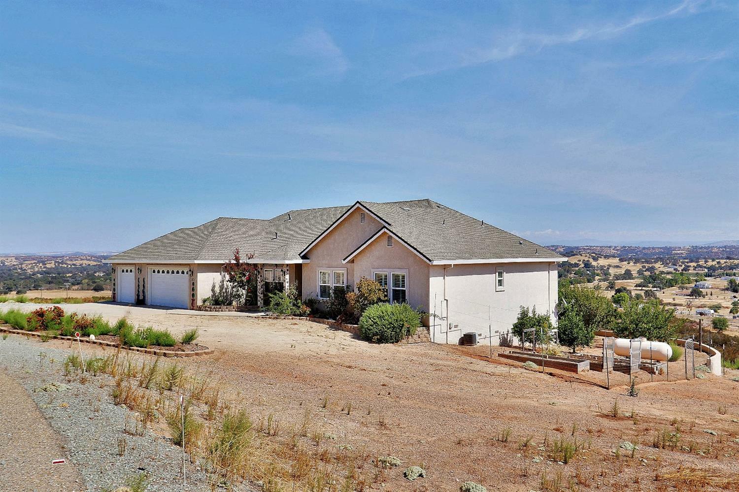 Property Photo:  182 Oakview  CA 95252 