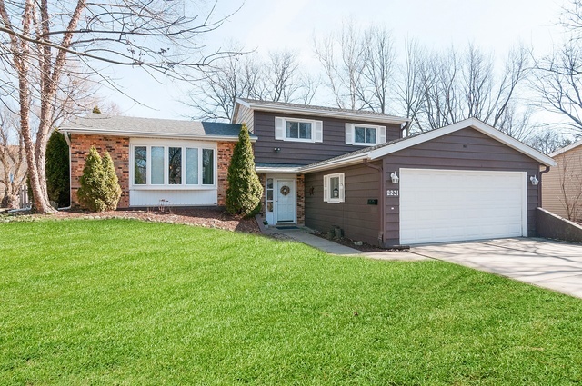 Property Photo: 2231 Bradford Drive IL 60189