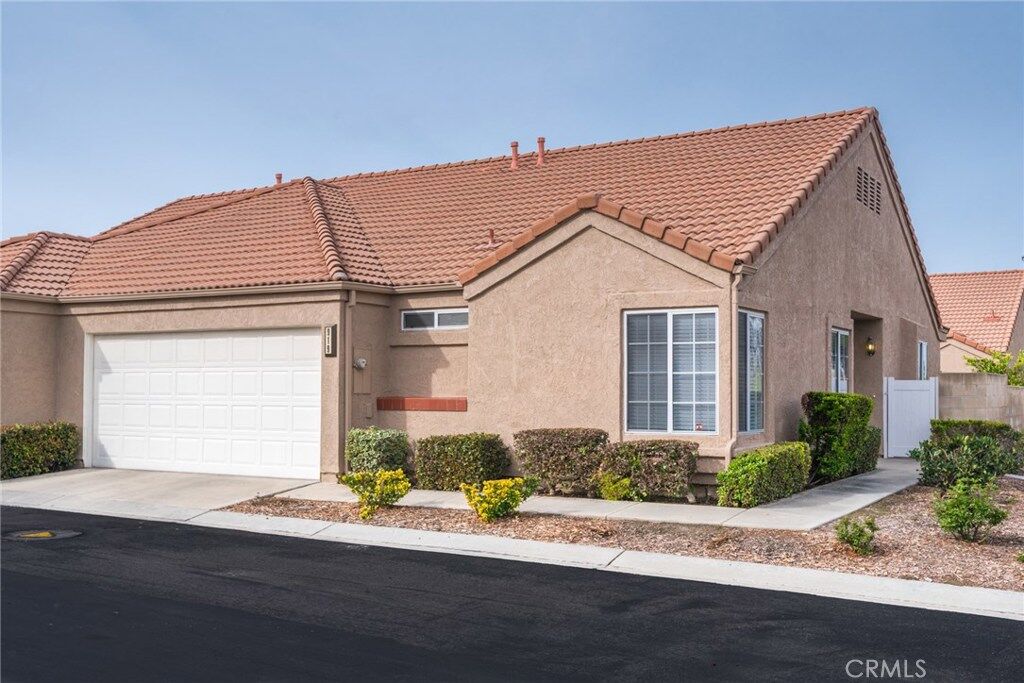 Property Photo:  919 Summerfield Street  CA 92545 