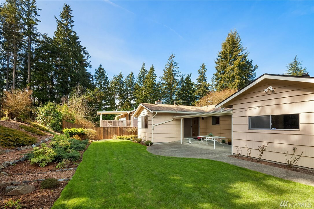 Property Photo:  6408 225th Place SW  WA 98043 