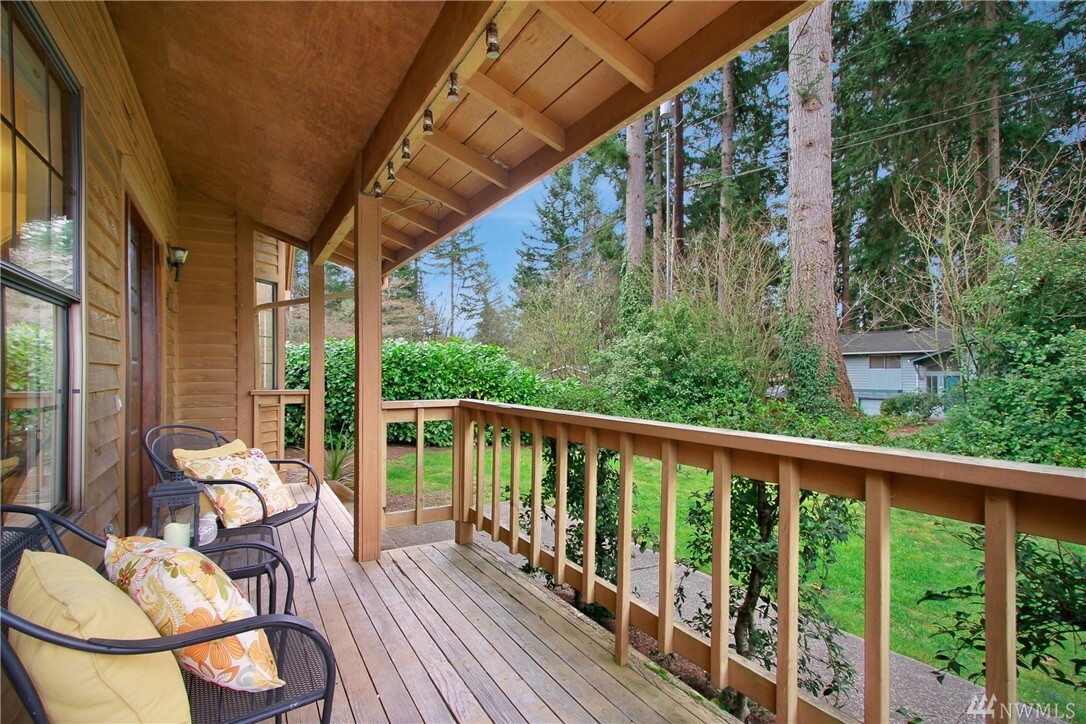 Property Photo:  115 E Jonathan Rd  WA 98012 