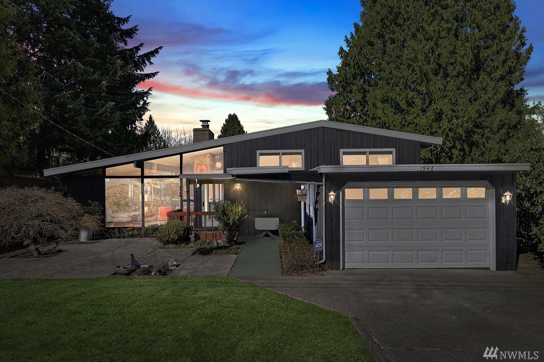 Property Photo:  1946 SW 167th St  WA 98166 