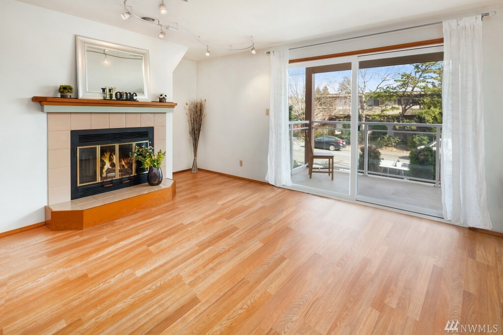 Property Photo: 7111 Linden Ave N 104 WA 98103