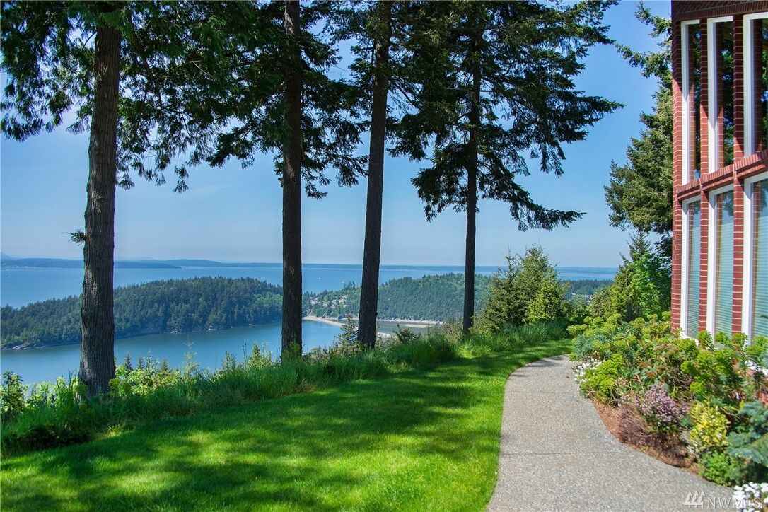 Property Photo:  1375 Chuckanut Crest Dr  WA 98229 