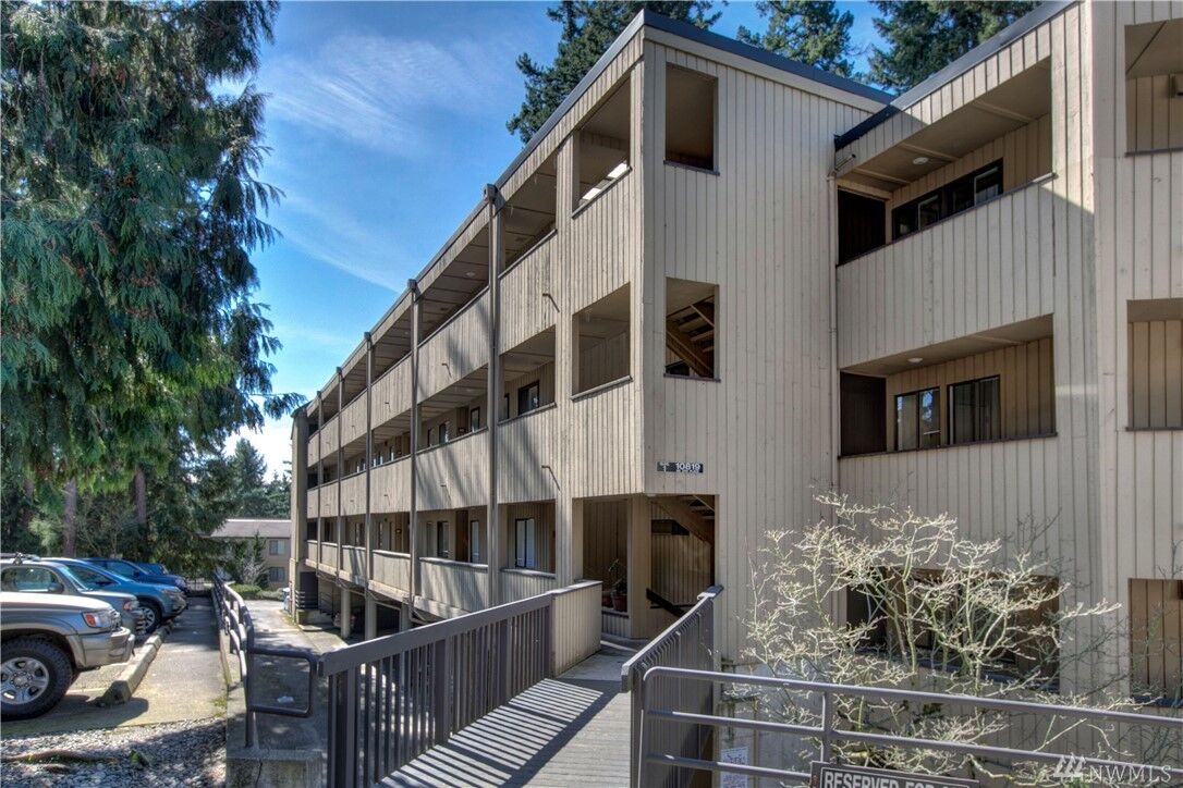 Property Photo:  10819 NE 37th Place 104  WA 98004 