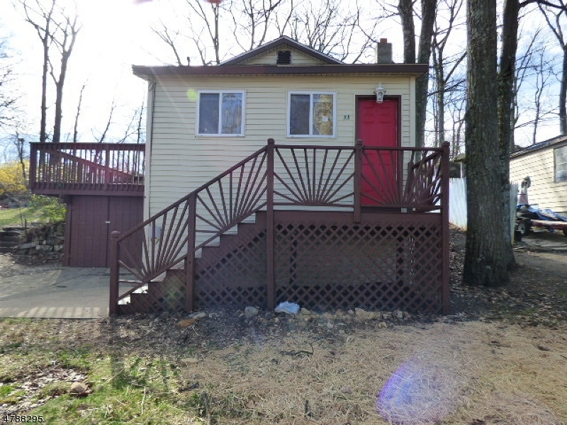 Property Photo:  11 Larsen Ln  NJ 07843 