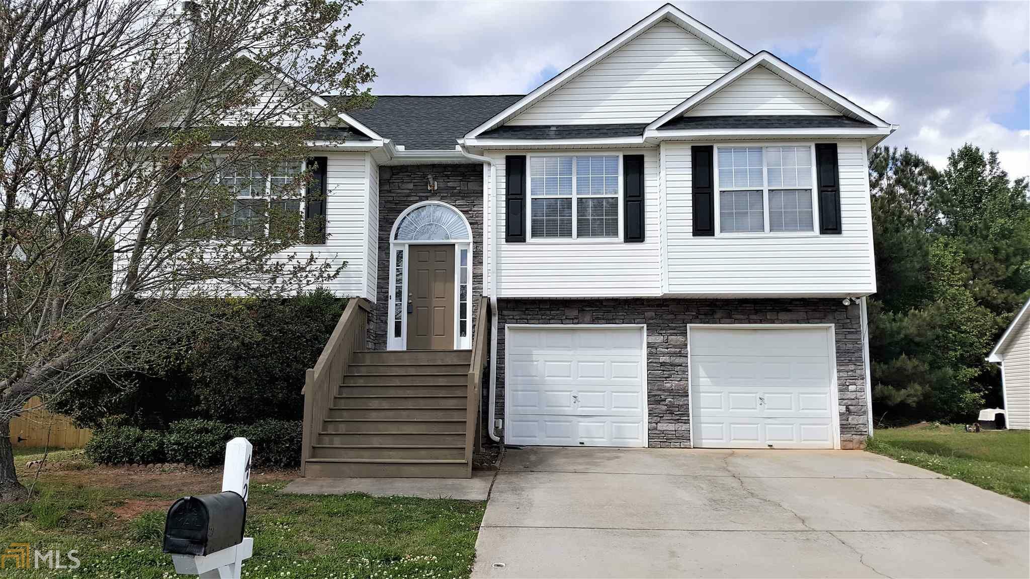 Property Photo: 426 Summer Hill Cir GA 30281