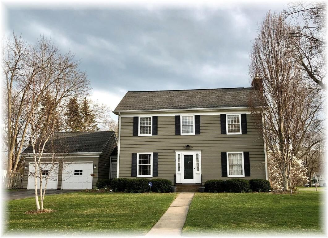 Property Photo: 221 N Vincennes Cir WI 53402