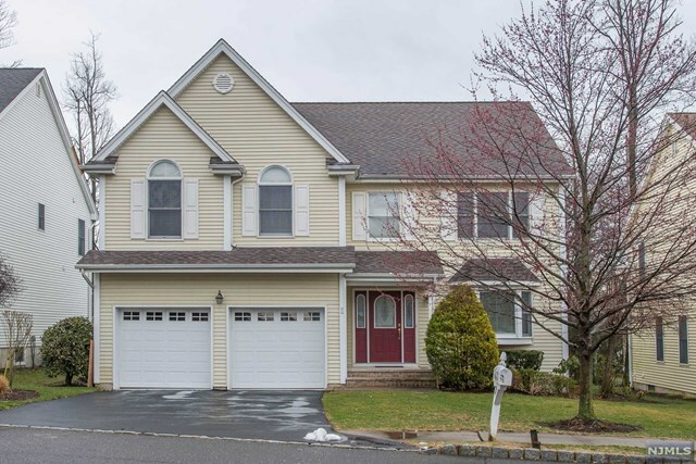 Property Photo:  7 Wayne Court  NJ 07463 