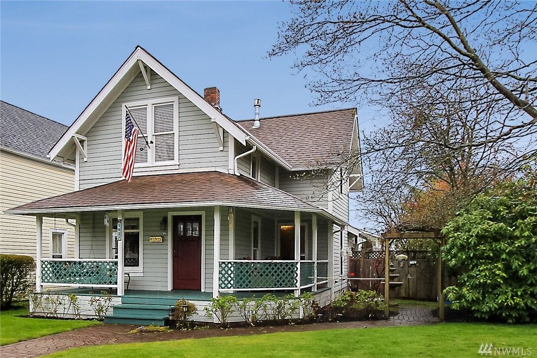 Property Photo: 1927 Rucker Ave WA 98201